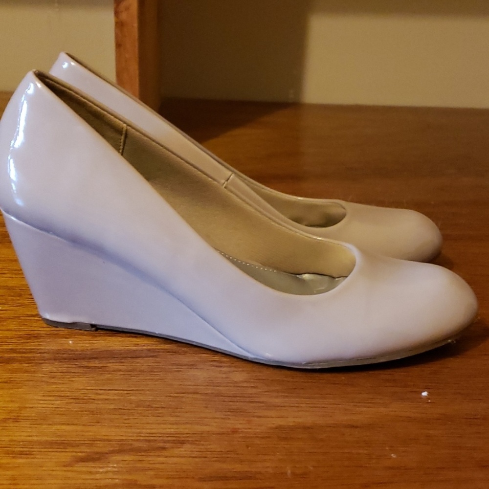 Nude wedges